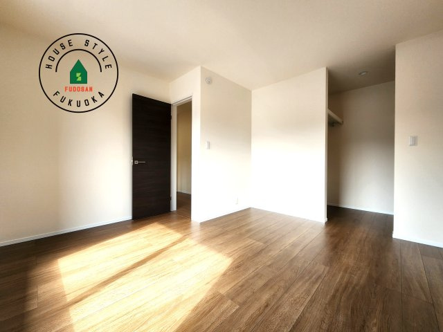 糟屋郡篠栗町庄5丁目第1-1棟（1号棟）の内観：施工例|主寝室には収納力に優れたクローゼットがありますので、お部屋もすっきり片付きます。