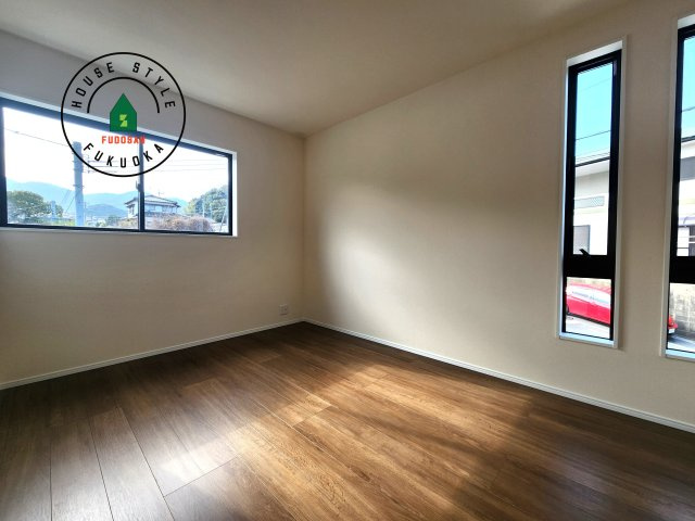 糟屋郡篠栗町庄5丁目第1-1棟（1号棟）の内観：施工例|採光良好な洋室は全居室、複層ガラスの遮熱効果と断熱効果で、一年中快適に過ごせます。