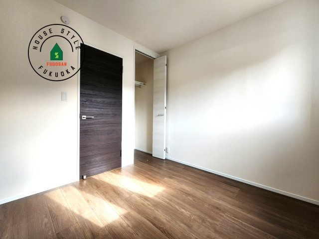 糟屋郡篠栗町庄5丁目第1-1棟（1号棟）の内観：施工例|穏やかな光が差し込む室内には、穏やかな時間が流れます。