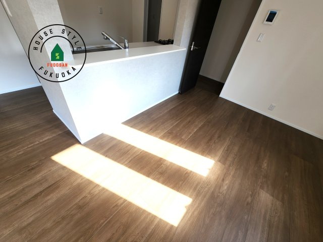 糟屋郡篠栗町庄5丁目第1-1棟（1号棟）の内観：施工例|キッチンから立ち込める香りが今日の料理を期待させます。