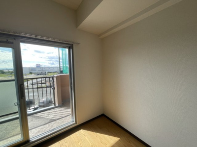 【居間・リビング】 | グローバル堅田2 | 陽当たり良好