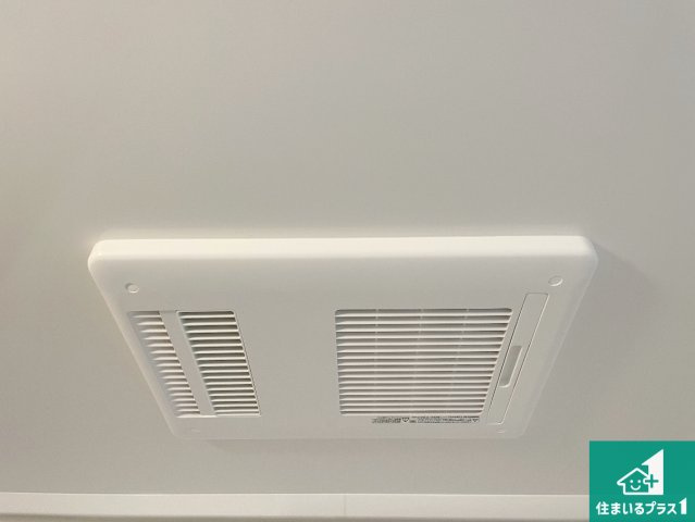 25(土)26(日)29(祝)現地説明会　城陽市寺田尼塚　全2邸の冷暖房・空調設備|四季を通して快適なバスライフをお手伝いする浴室暖房乾燥機！浴室の乾燥・暖房・涼風・換気はもちろん、２４時間換気にも対応！