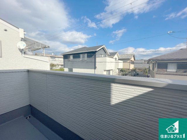 25(土)26(日)29(祝)現地説明会　城陽市寺田尼塚　全2邸のバルコニー|日当たりのよいバルコニー！お部屋が開放的に！