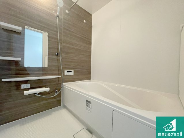 25(土)26(日)29(祝)現地説明会　城陽市寺田尼塚　全2邸の浴室|足をゆったり伸ばして寛げる浴槽です。浴室乾燥機も設置しているので、雨の日の洗濯物も安心です♪