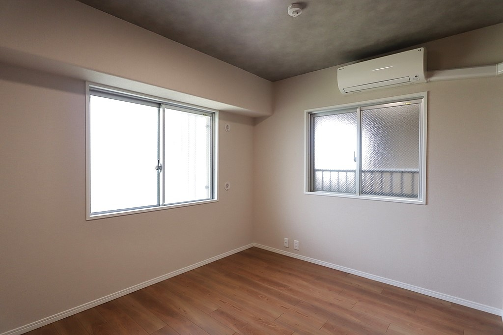 エンゼルハイムリバーサイド武庫川の洋室|-洋室6.2帖-
エアコン完備◎シンプルな間取りになっているのでどんな家具でも合います。家具や敷物のカスタマイズを楽しめます！