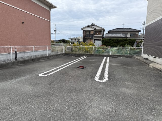 フィールドパレスⅢの駐車場