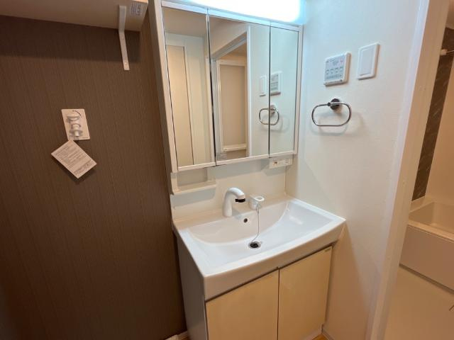 ラベンダーの洗面所|洗面