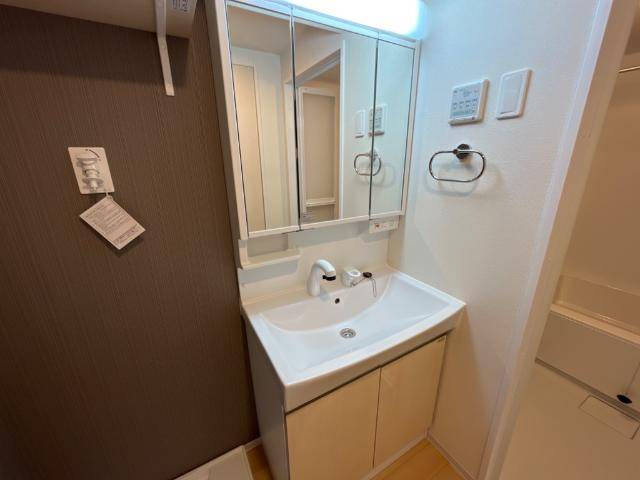 ラベンダーの洗面所|洗面