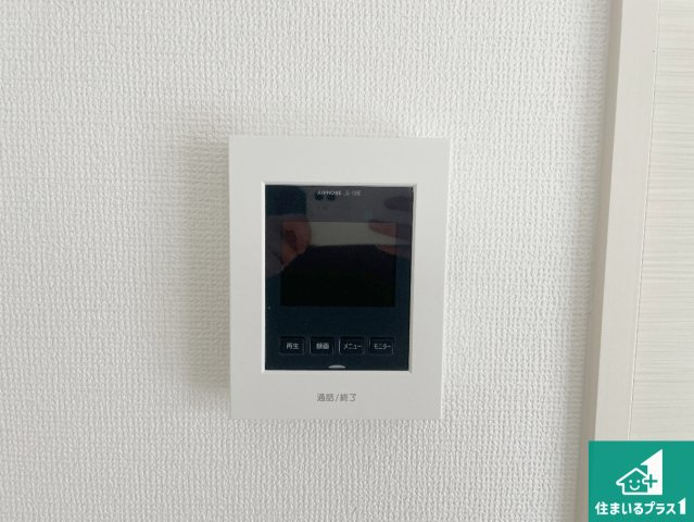城陽市寺田尼塚　第1期　新築一戸建ての防犯設備|カラーモニターインターホン！声だけでなく来訪者の姿や顔がモニターで確認できるので、小さなお子様がいらっしゃるご家庭でも安心できます！