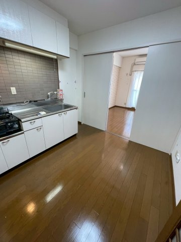 久留米市津福本町の賃貸マンションの居間・リビング