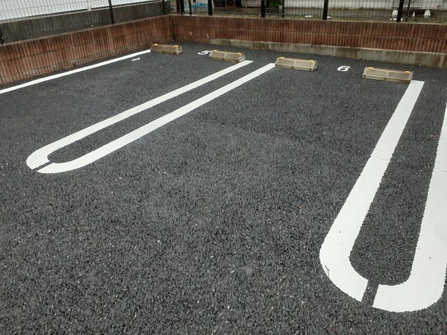 コスモブレッサの駐車場