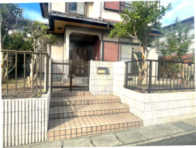 近江八幡市北津田町中古戸建のエントランス