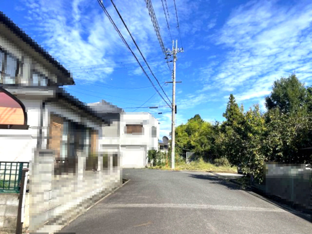近江八幡市北津田町中古戸建の前面道路含む現地写真