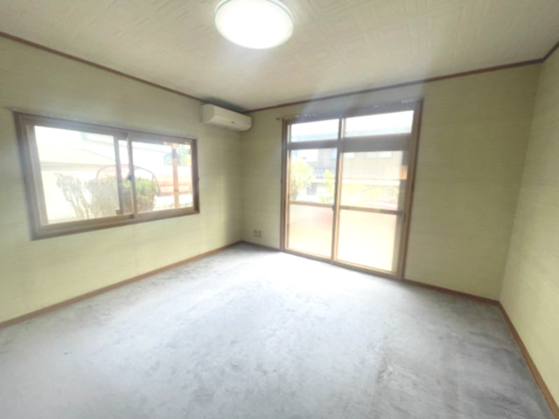 近江八幡市北津田町中古戸建の洋室