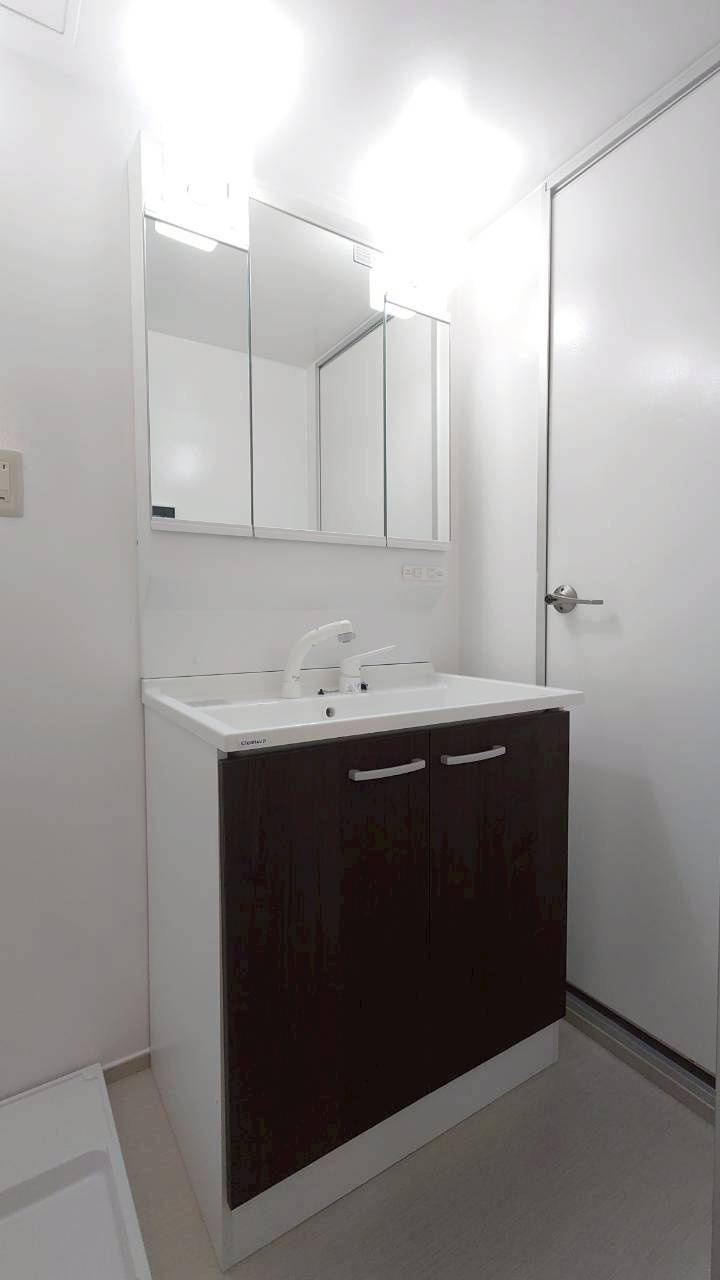 ◆２沿線利用可能◆陽当たり・通風良好の３ＬＤＫ◆複層ガラス採用◆宇治大久保コープＡ棟の独立洗面台|独立洗面台