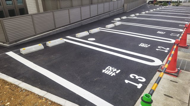 ベニーメゾンオオクボの駐車場