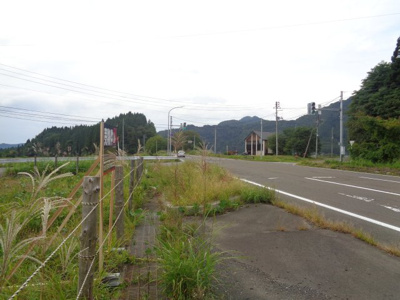 【前面道路含む現地写真】 | 大館市軽井沢字猿間境・土地物件