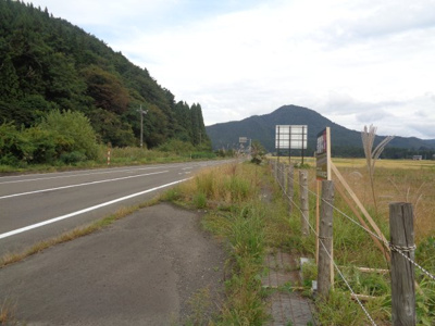 【前面道路含む現地写真】 | 大館市軽井沢字猿間境・土地物件