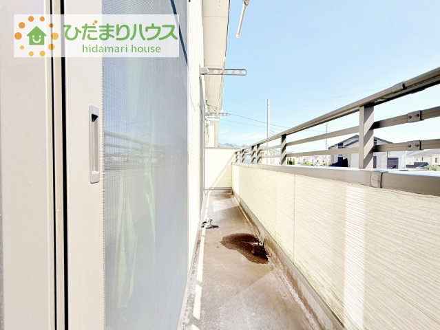 【バルコニー】 | つくば市学園南３丁目　中古戸建 | 広々としたバルコニー。お洗濯物もぜーんぶ干せちゃいます！！