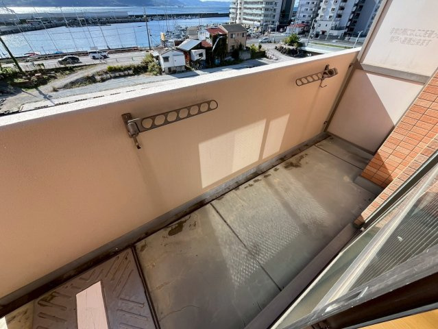 ポコアポコ明石鍛治屋町五番館のバルコニー