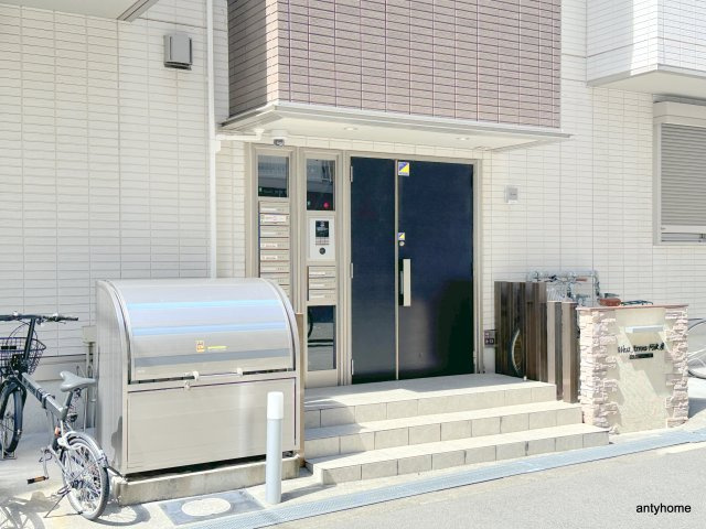 ウエストアロー阿波座のエントランス