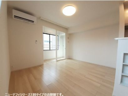 【居間・リビング】 | メゾンカルム　Ⅻ | ※同タイプの写真となります。