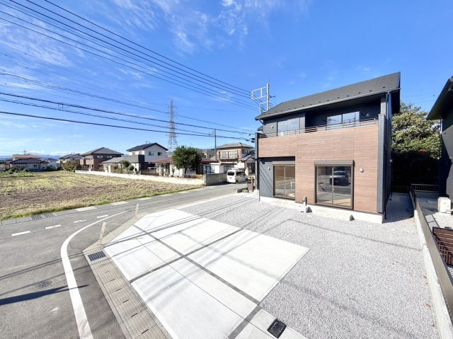 【新築戸建】前橋市江田町の外観|■外観｜陽だまりのリビング、家事らくキッチンのお家、ついに完成！永く住むほどに愛着を深める、味わい豊かなデザインです。完成したばかりの新築を、一度ご覧になってみませんか？