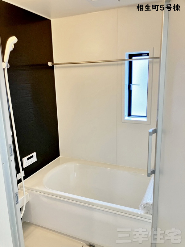 碧南市相生町の浴室|浴室暖房衣類乾燥機を完備。浴室を温めておけば、ヒートショック対策になりますね