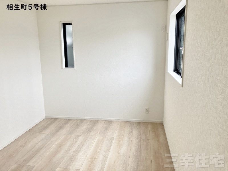 碧南市相生町の洋室|洋室6帖。北面でも明るいお部屋