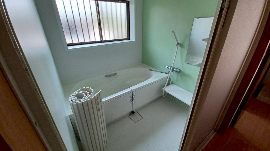 南国市立田　中古戸建ての浴室