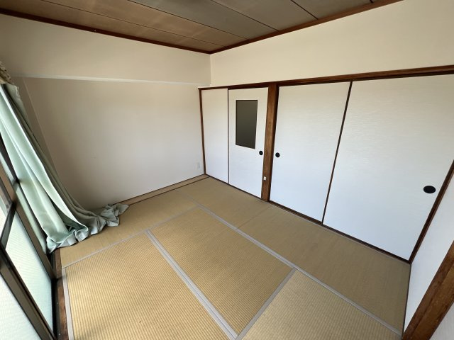 大和ビルの居間・リビング