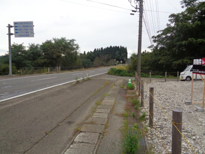【前面道路含む現地写真】 | 大館市岩瀬字上軽石野・土地物件