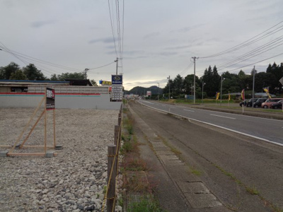 【前面道路含む現地写真】 | 大館市岩瀬字上軽石野・土地物件