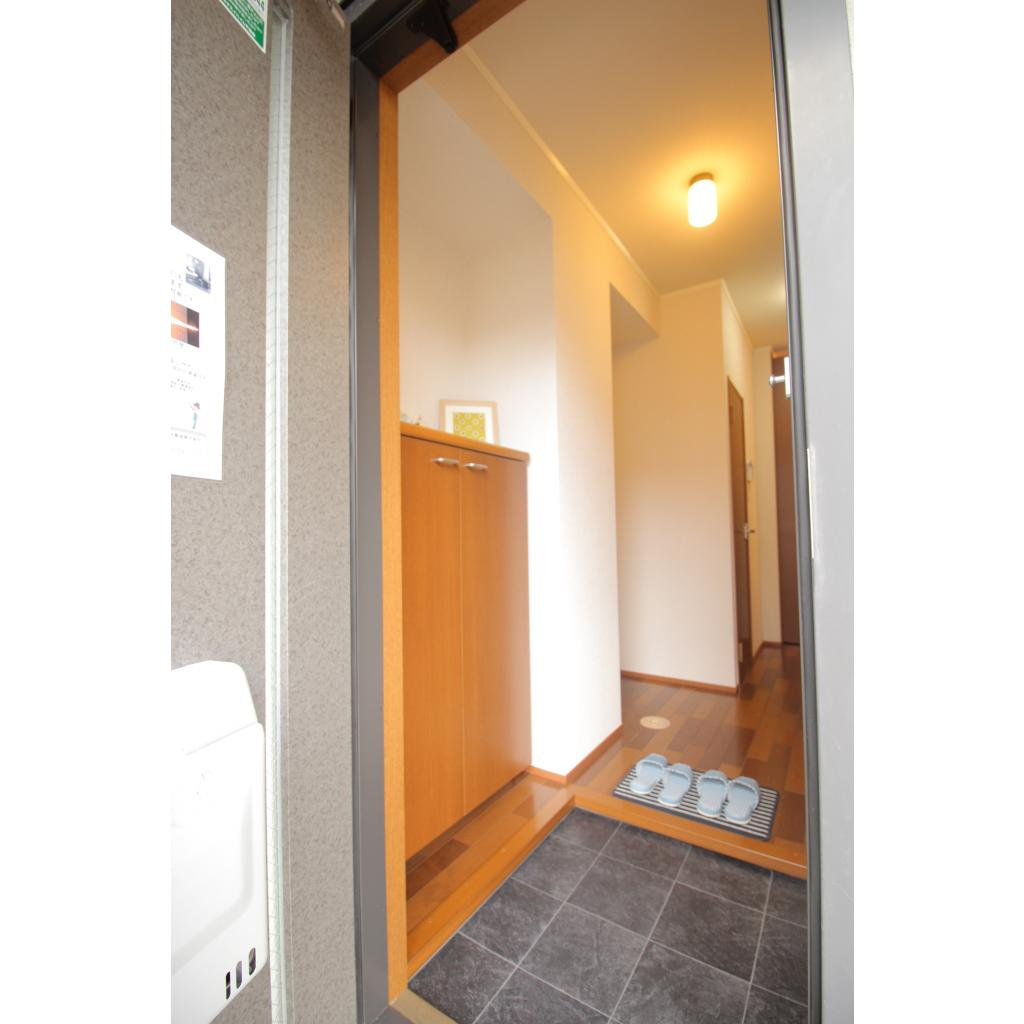 クレスト湘南の玄関