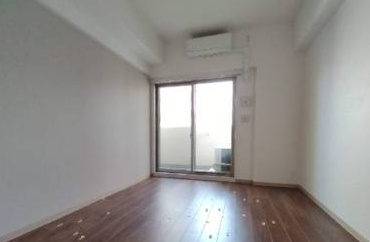 ファーストフィオーレ江坂レガリスの居間・リビング