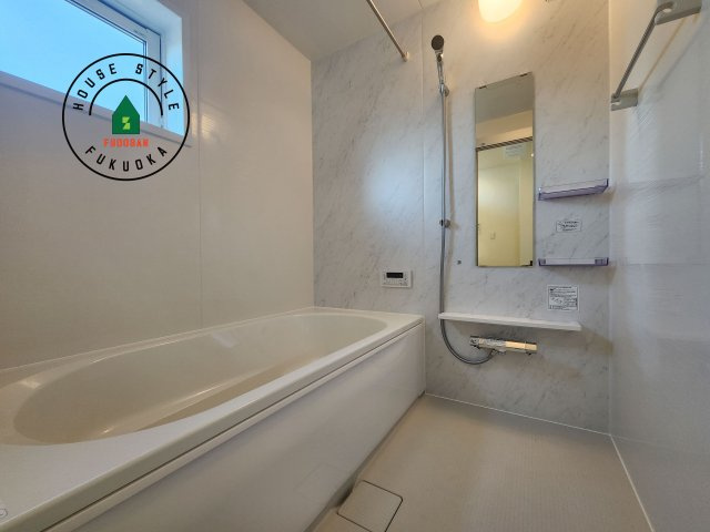 福岡市早良区飯倉3丁目第1-2棟(1号棟)の浴室|1日の疲れを癒してくれる広々バスルーム。雨の日のお洗濯にも大活躍な浴室乾燥機付です！