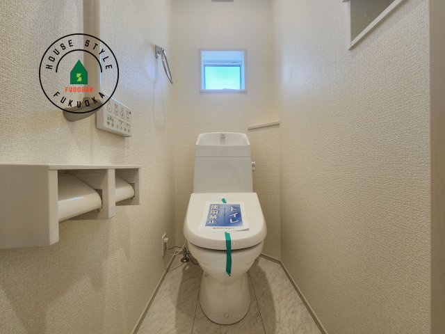 福岡市早良区飯倉3丁目第1-2棟(1号棟)のトイレ|温水洗浄便座を完備しております。2ヶ所にトイレがあるのは朝の慌ただしい時間も安心です。