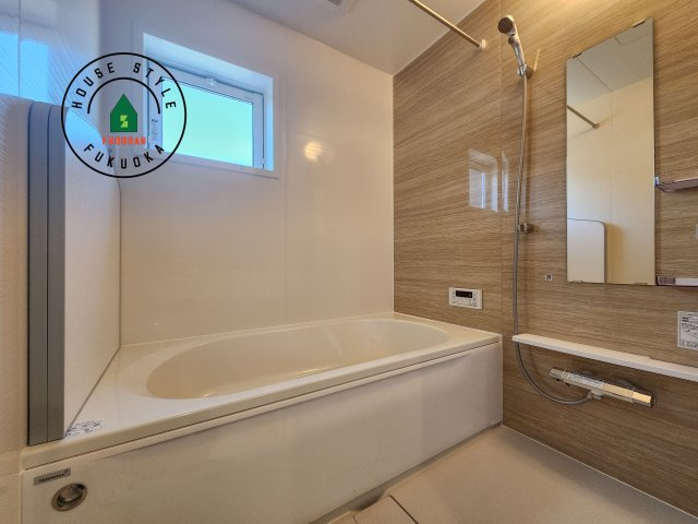 福岡市早良区飯倉3丁目第1-2棟(2号棟)の浴室|1日の疲れを癒してくれる広々バスルーム。雨の日のお洗濯にも大活躍な浴室乾燥機付です！