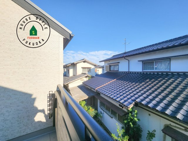 福岡市早良区飯倉3丁目第1-2棟(2号棟)の展望|窓から緑が見える物件も魅力的です。