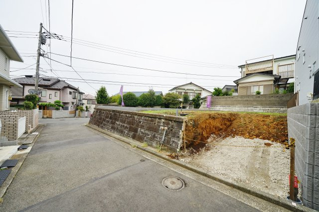 【横浜市旭区白根6丁目41-2全2棟新築戸建て】★仲介手数料無料★（不動丸小学校・鶴ケ峯中学校）の前面道路含む現地写真