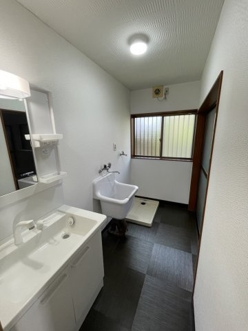 亀崎相生町1丁目貸家の洗面所