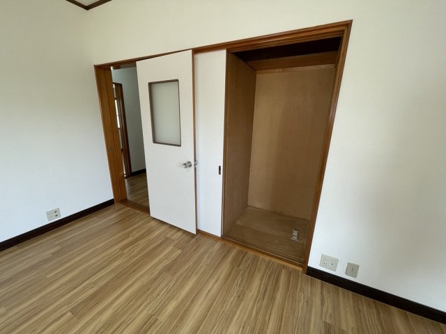 亀崎相生町1丁目貸家の洋室