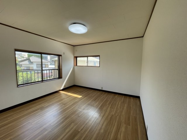 亀崎相生町1丁目貸家の洋室