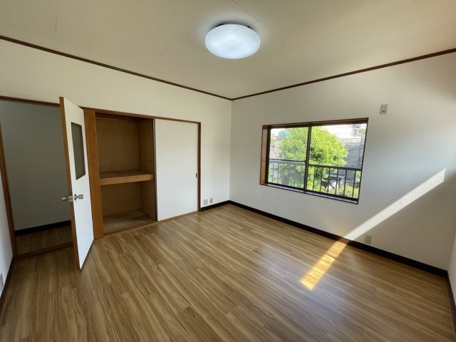 亀崎相生町1丁目貸家の洋室