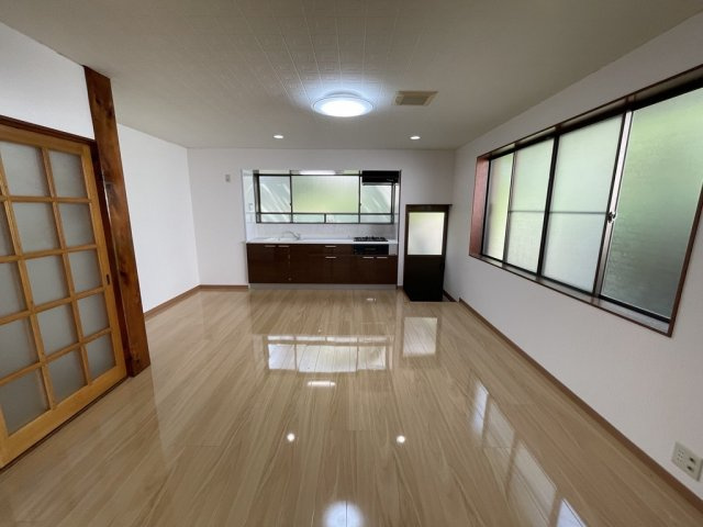 亀崎相生町1丁目貸家の居間・リビング