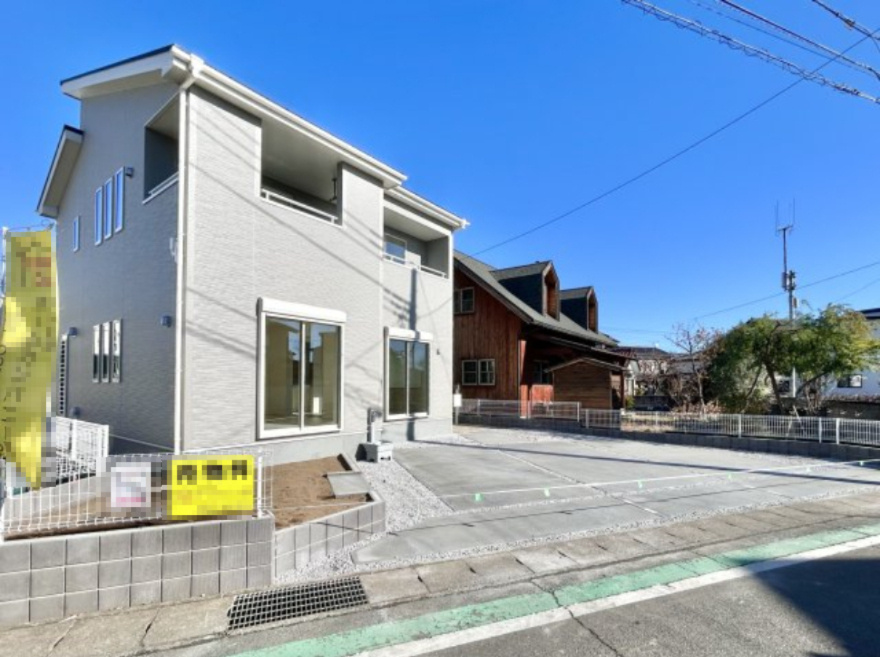 【新築戸建】第3高崎片岡の外観|■外観｜土日のご見学はもちろん、平日・夜間のご案内も大歓迎です♪「今から見たい」や「仕事終わりに見たい」にもご対応できますのでお気軽にお問い合わせください♪