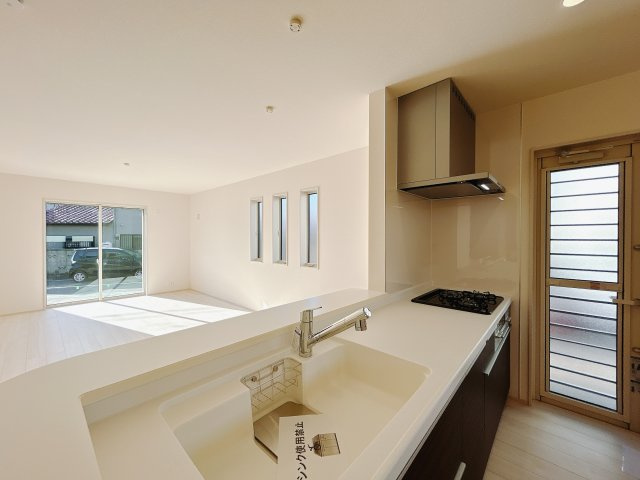 【新築戸建】第3高崎片岡のダイニング|■ダイニング｜出来上がった料理を運びやすいダイニング♪お料理中も家族との会話がはずみます♪