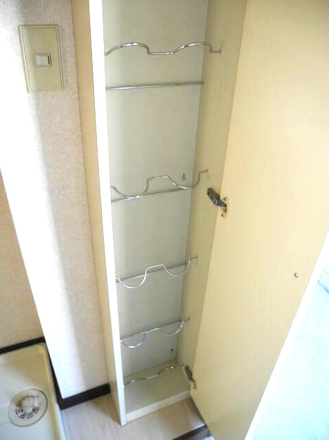 コスモ南太田のその他共用部分|一人暮らしには充分なシューズクロゼット