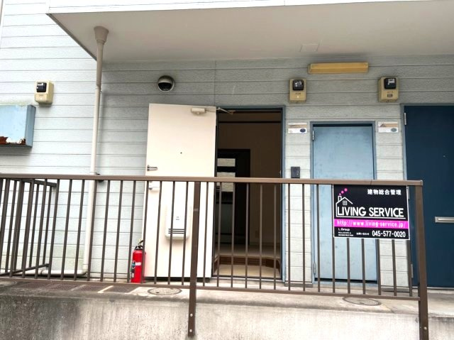 コスモ南太田のエントランス