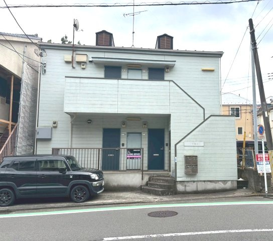 コスモ南太田の外観|道路に面した建物